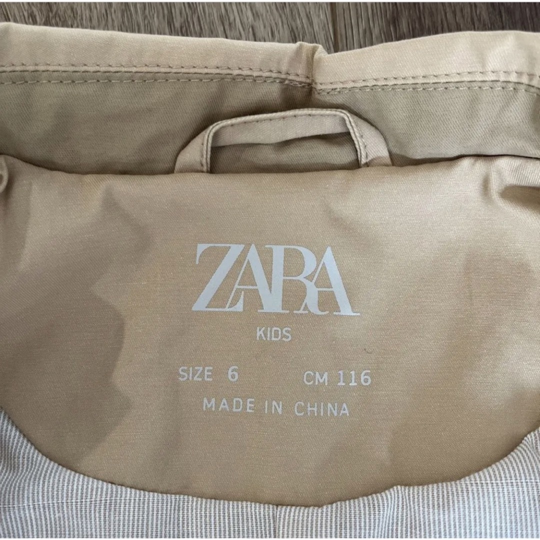 ZARA KIDS(ザラキッズ)の【未使用】ZARA ベージュ　トレンチコート　100センチ110センチ キッズ/ベビー/マタニティのキッズ服女の子用(90cm~)(ジャケット/上着)の商品写真