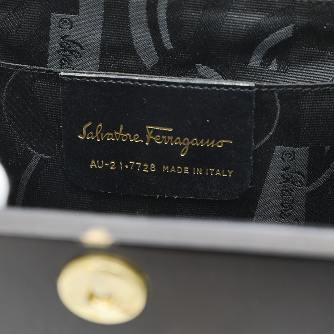 Ferragamo(フェラガモ)のフェラガモ ガンチーニ ハンドバッグ ウッド ダークブラウン ゴールド金具 レディースのバッグ(ハンドバッグ)の商品写真