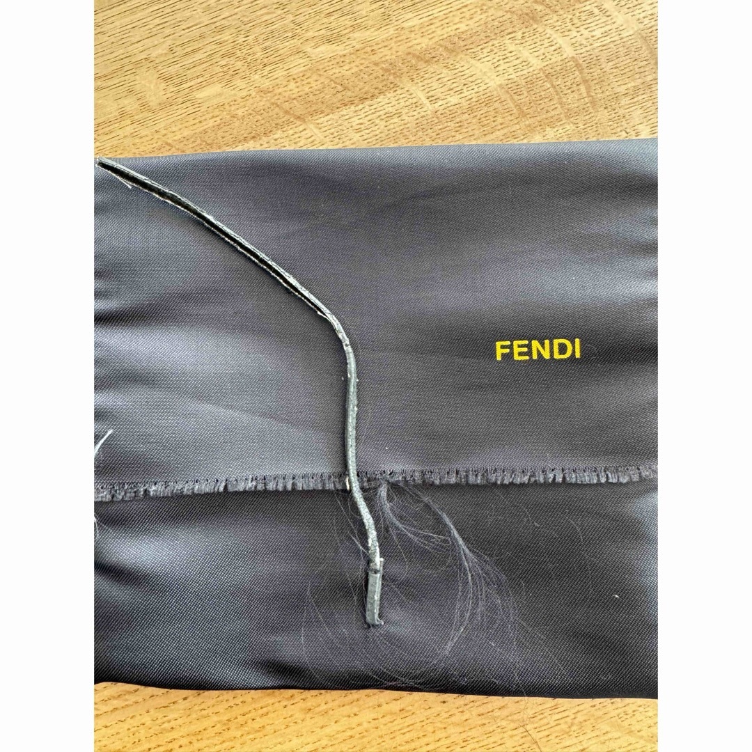 FENDI(フェンディ)のフェンディ　ミンク　ブローチ　美品 レディースのアクセサリー(ブローチ/コサージュ)の商品写真