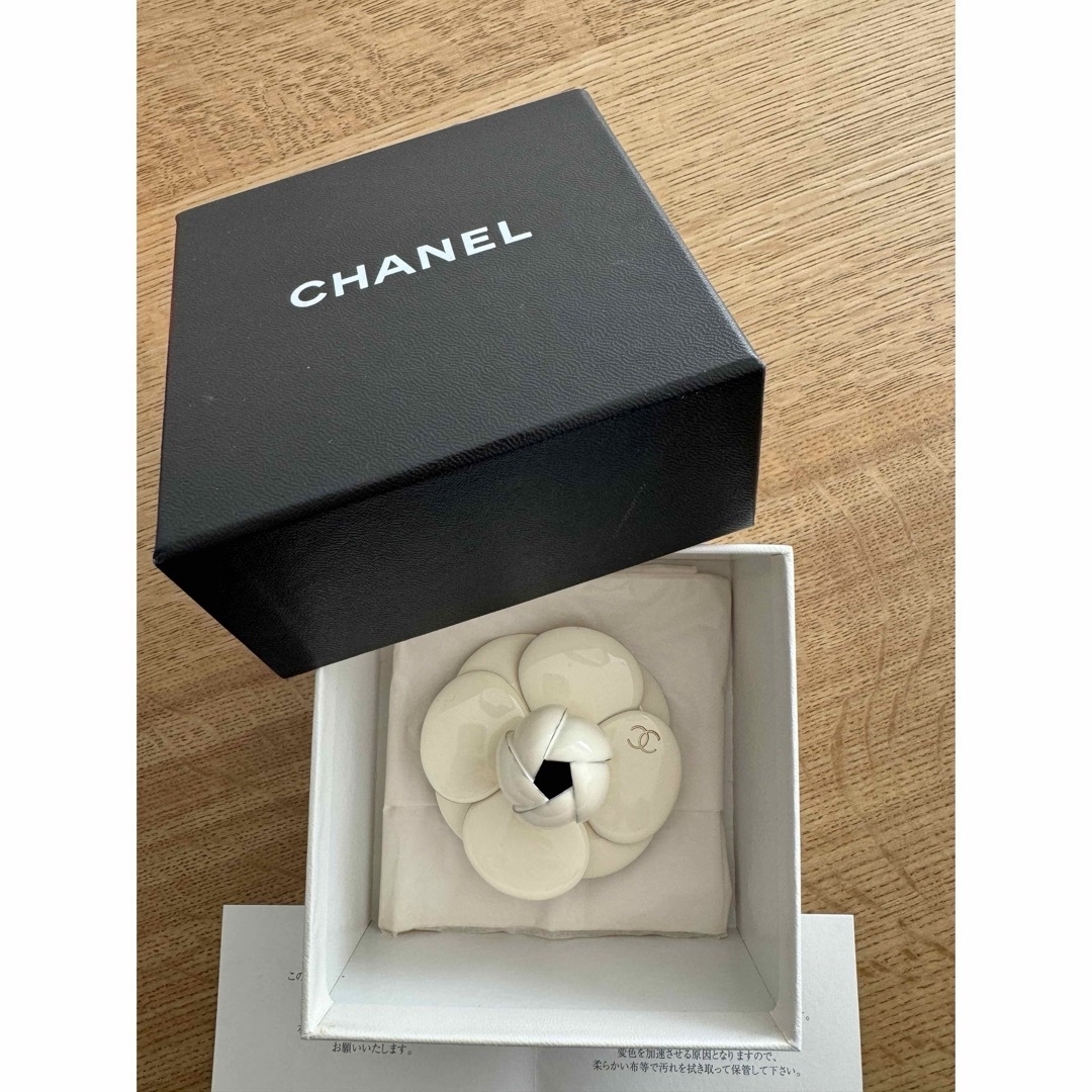 CHANEL(シャネル)のレア　シャネル　カメリア　ブローチ　美品 レディースのアクセサリー(ブローチ/コサージュ)の商品写真