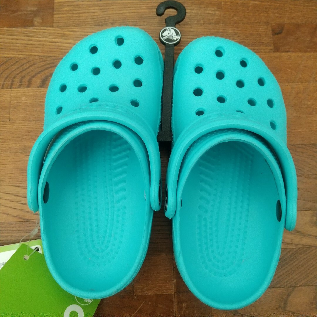 crocs(クロックス)のタグ付き クロックス キッズ 15.5cm キッズ/ベビー/マタニティのキッズ靴/シューズ(15cm~)(サンダル)の商品写真