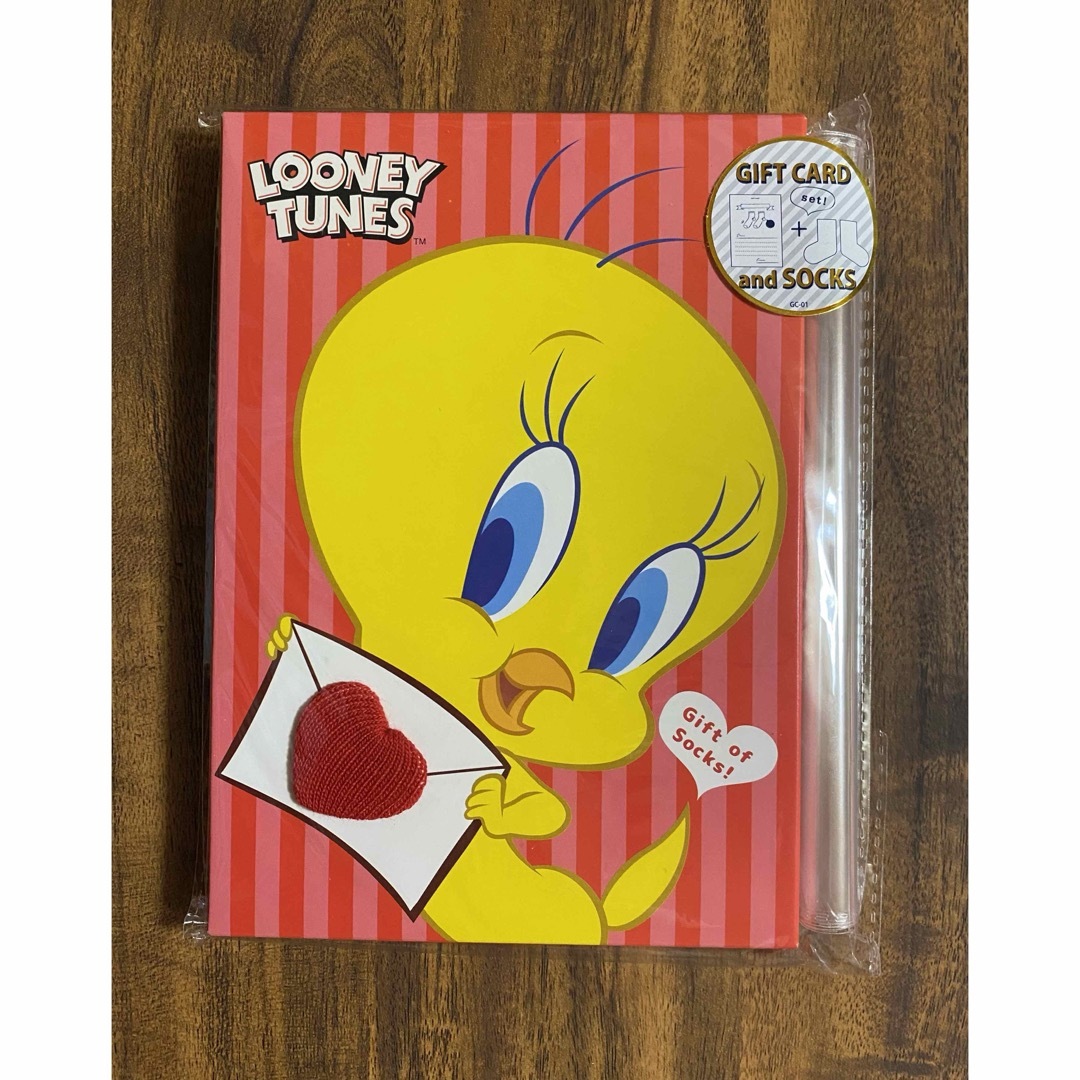 【新品・未開封】ギフトカード付き靴下 LOONEY TUNES 2足セット レディースのレッグウェア(ソックス)の商品写真