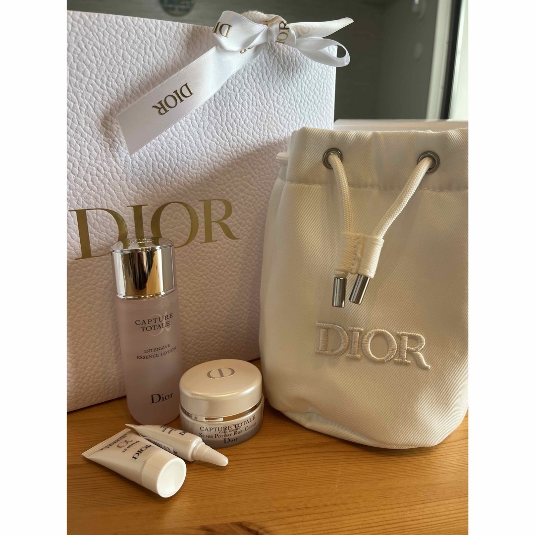 Dior(ディオール)の新品未開封　Dior カプチュールトータルセット&ポーチ付き レディースのファッション小物(ポーチ)の商品写真