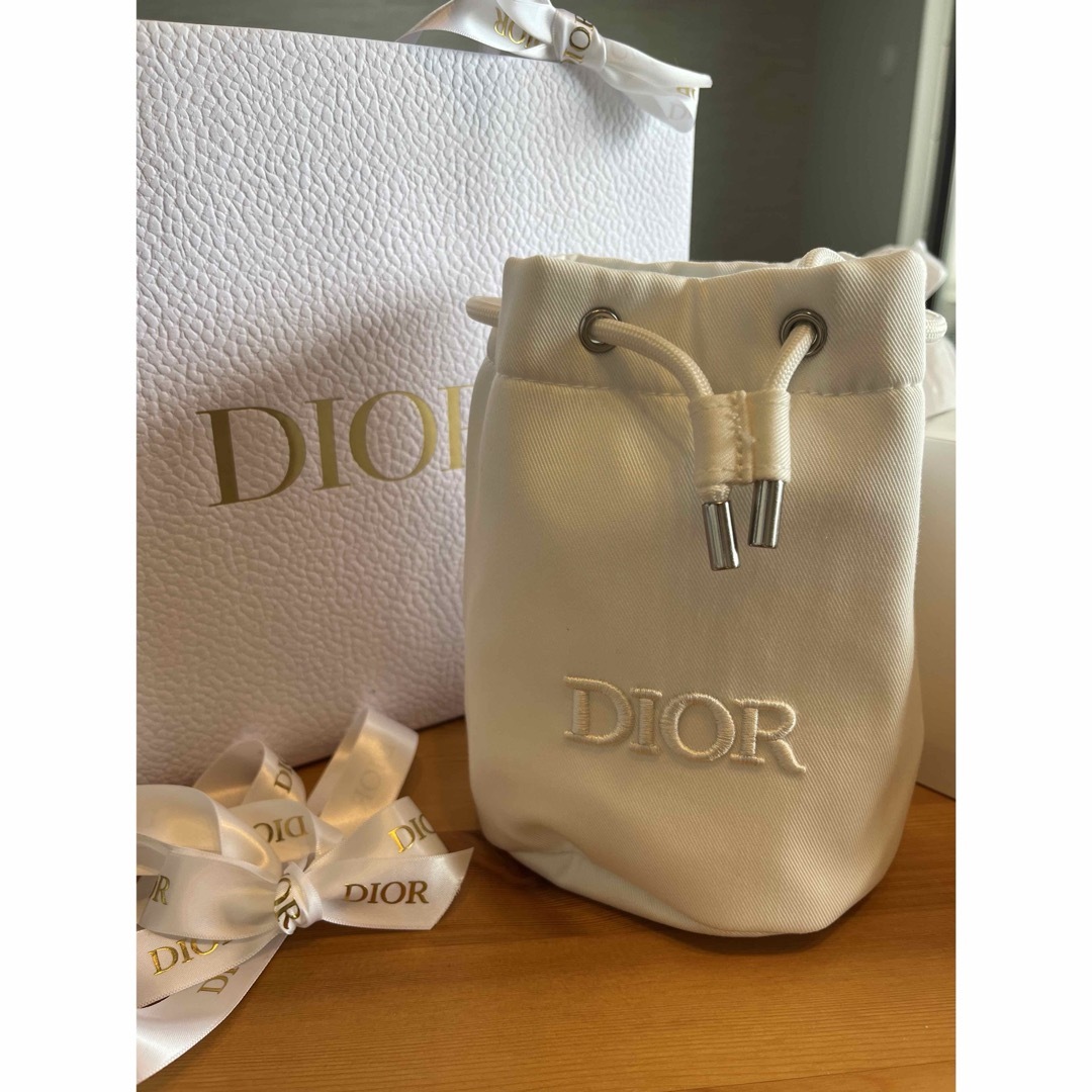 Dior(ディオール)の新品未開封　Dior カプチュールトータルセット&ポーチ付き レディースのファッション小物(ポーチ)の商品写真