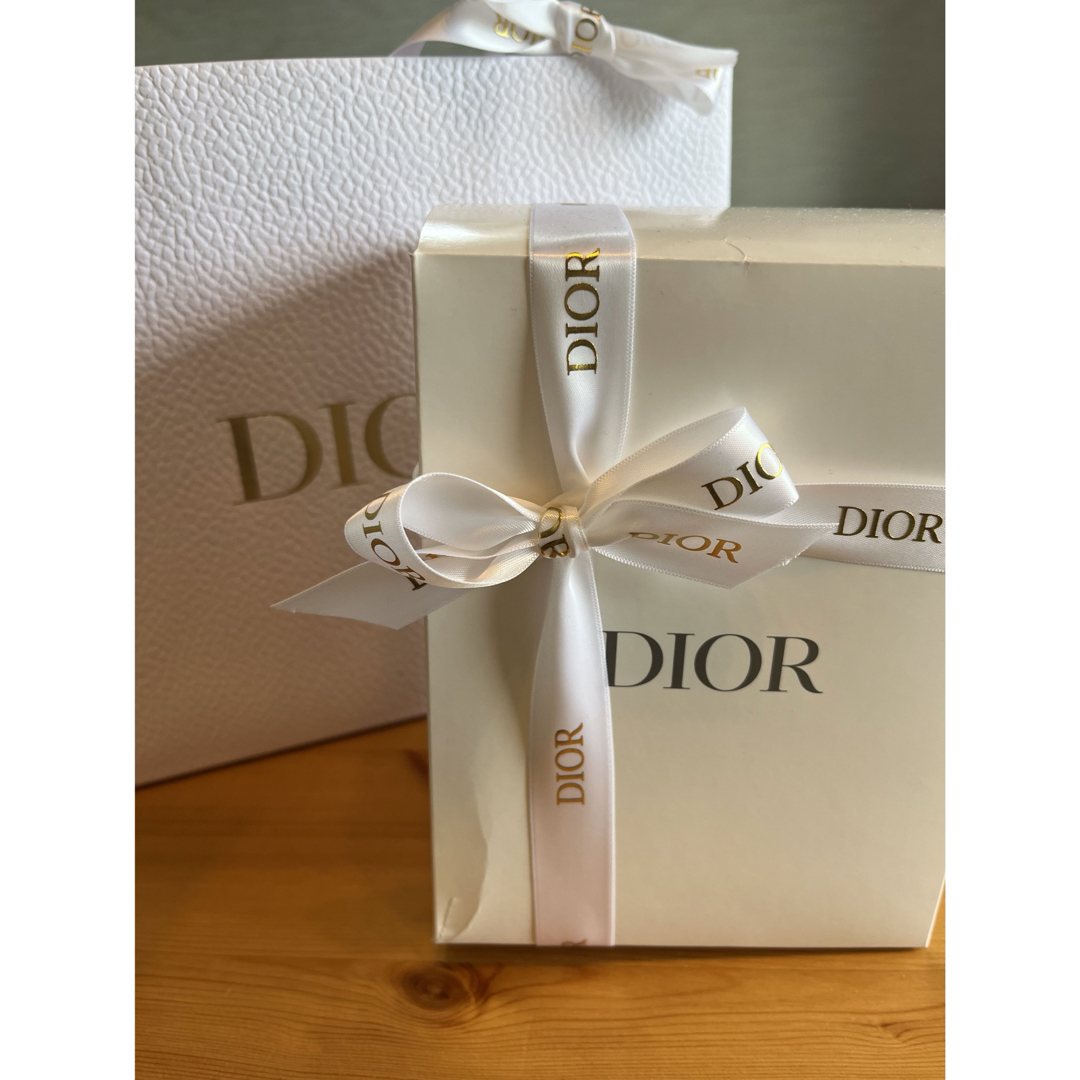 Dior(ディオール)の新品未開封　Dior カプチュールトータルセット&ポーチ付き レディースのファッション小物(ポーチ)の商品写真