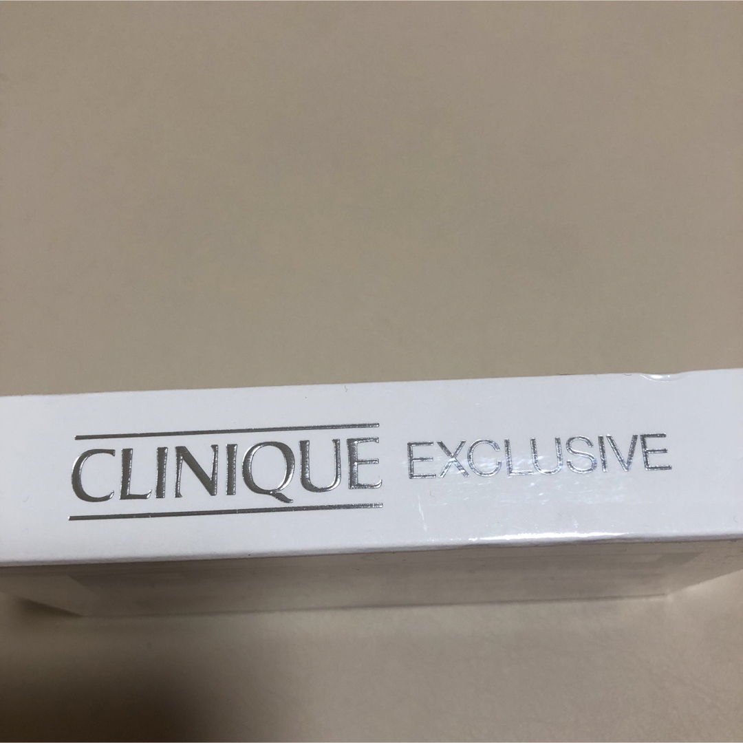 CLINIQUE(クリニーク)の【新品】クリニーク CLINIQUE EXCLUSIVE メイクパレット コスメ/美容のキット/セット(コフレ/メイクアップセット)の商品写真