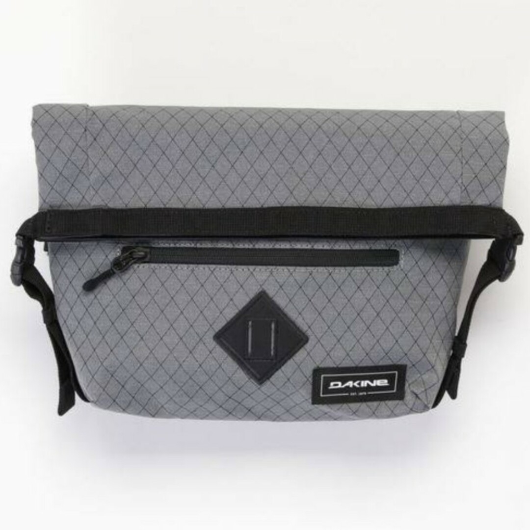 Dakine(ダカイン)の〈美品〉 DAKINE ボディバッグ メンズのバッグ(ボディーバッグ)の商品写真