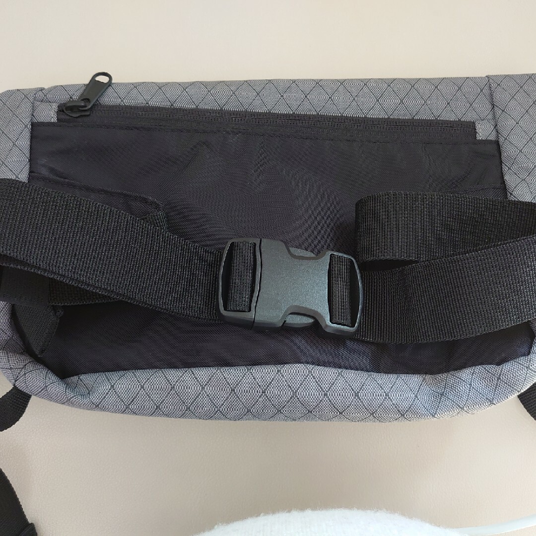 Dakine(ダカイン)の〈美品〉 DAKINE ボディバッグ メンズのバッグ(ボディーバッグ)の商品写真