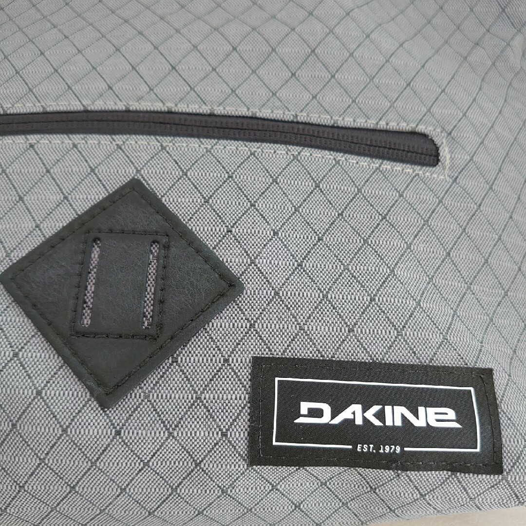 Dakine(ダカイン)の〈美品〉 DAKINE ボディバッグ メンズのバッグ(ボディーバッグ)の商品写真