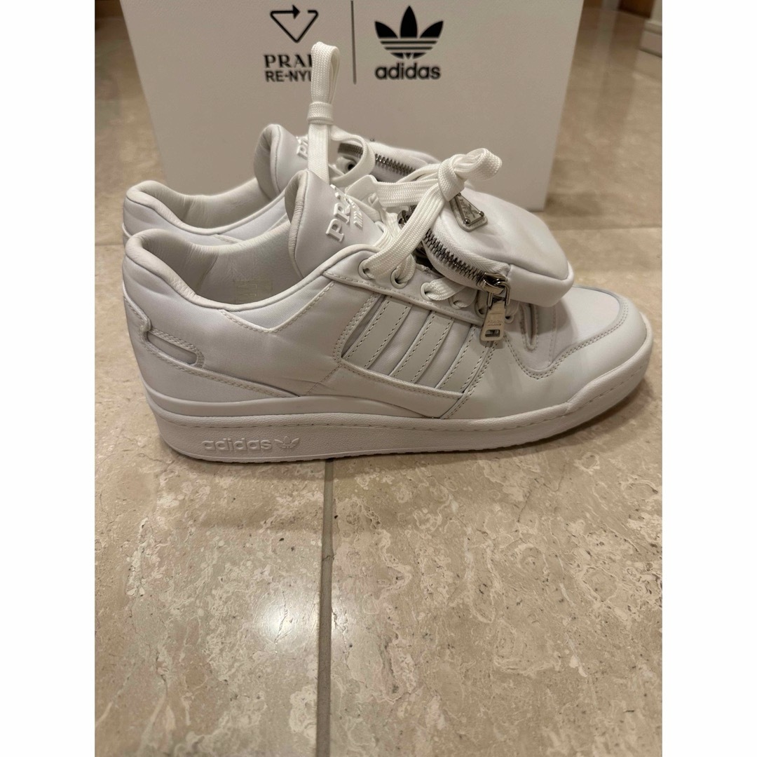 PRADA(プラダ)の【新品】PRADA × adidas フォーラムLOW ホワイト 26.5cm メンズの靴/シューズ(スニーカー)の商品写真