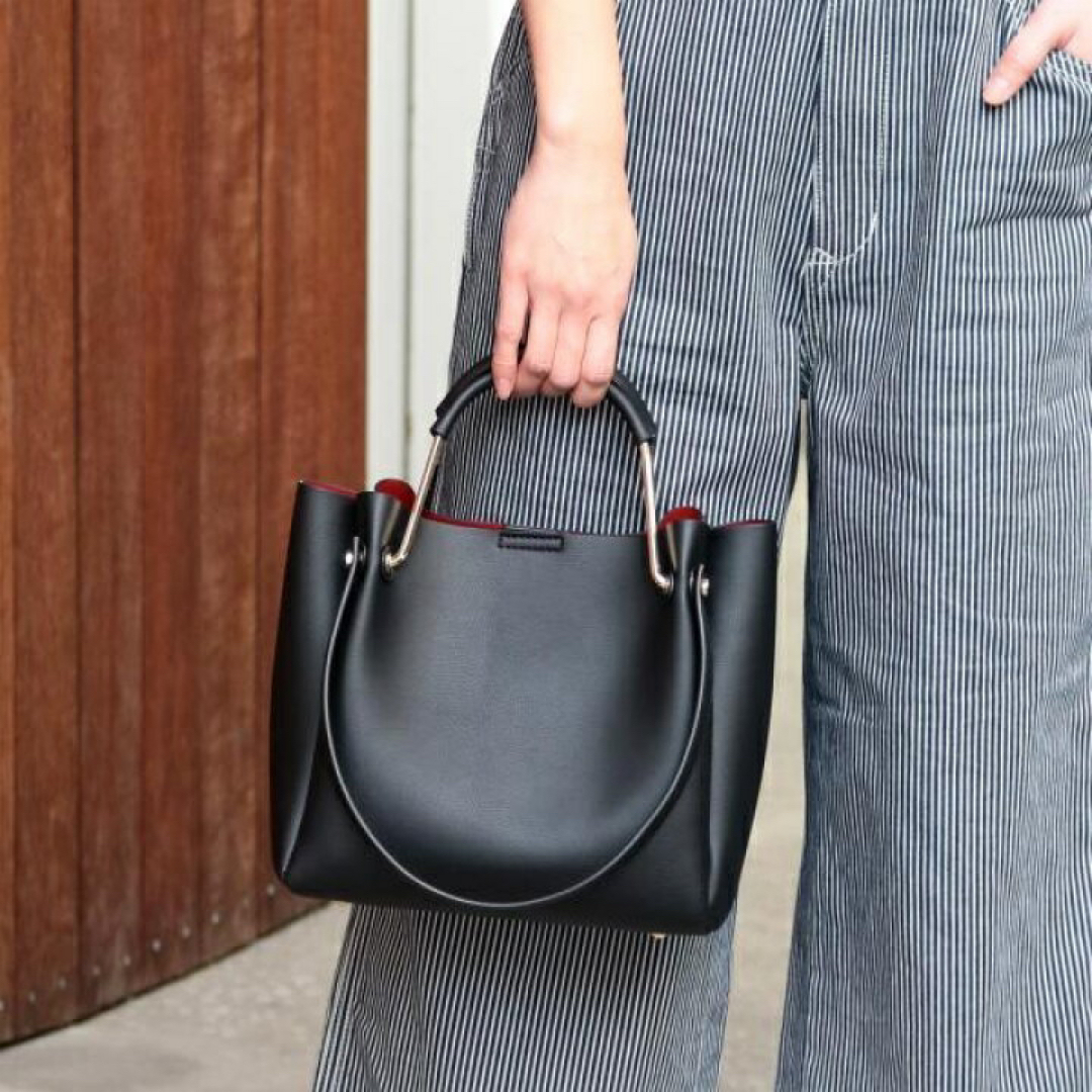 BEAUTY&YOUTH UNITED ARROWS(ビューティアンドユースユナイテッドアローズ)のメタルハンドルトートＢＡＧ　３ＷＡＹ　ビューティ＆ユース ユナイテッドアローズ レディースのバッグ(ハンドバッグ)の商品写真