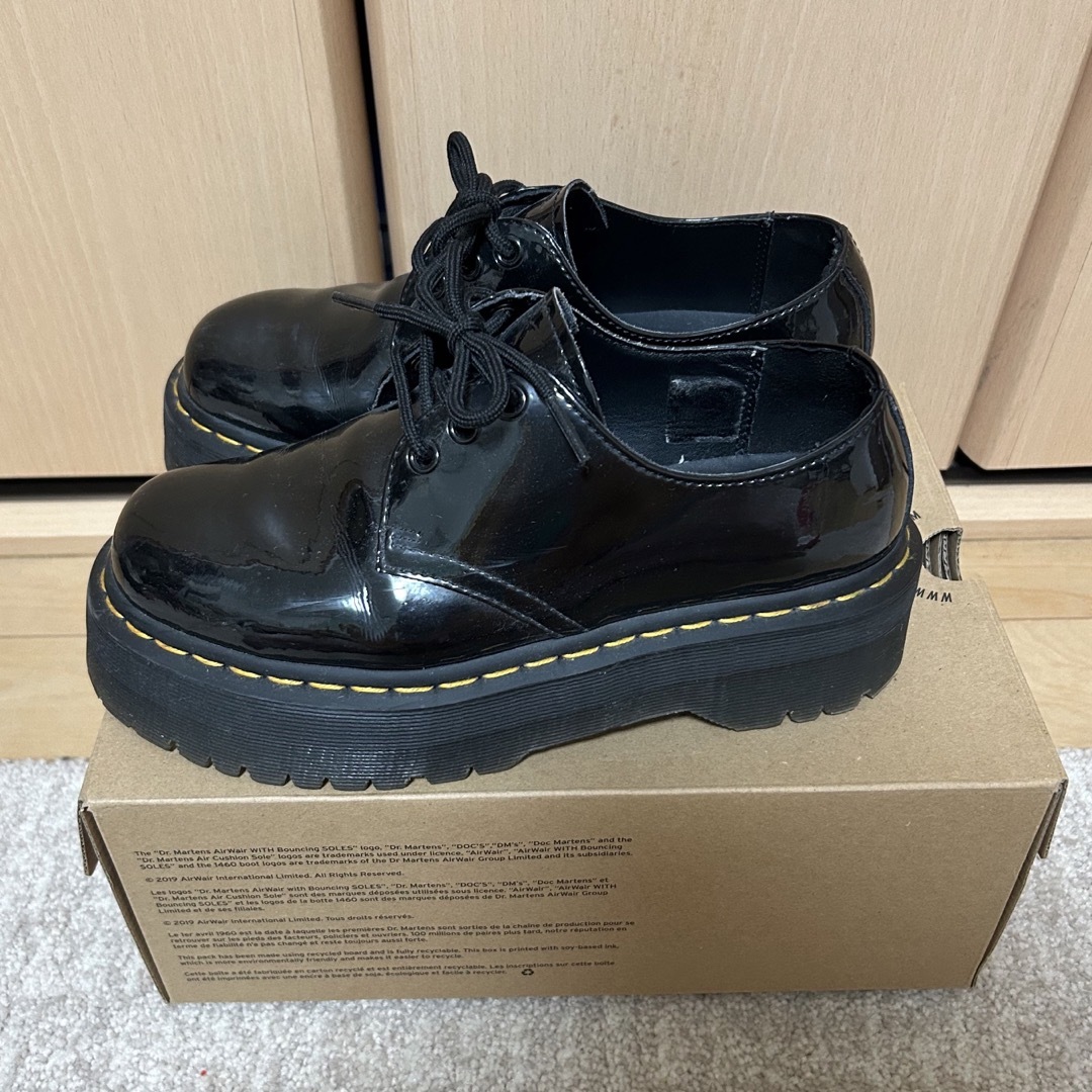 Dr.Martens(ドクターマーチン)のDr martens 厚底3ホール　エナメル レディースの靴/シューズ(ローファー/革靴)の商品写真