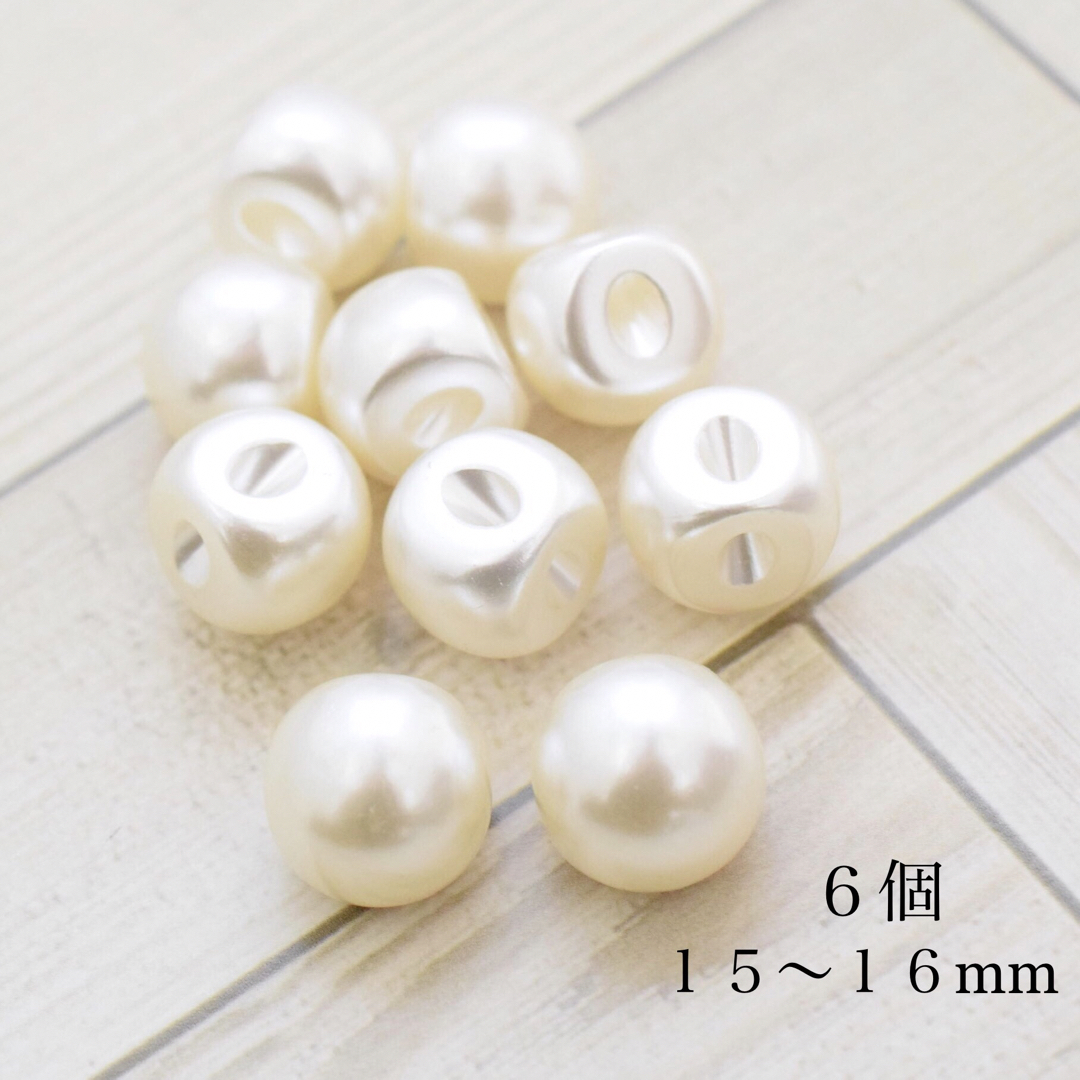 シンプルなパールのボタン 15~16mm 6個　オフホワイト ハンドメイドの素材/材料(各種パーツ)の商品写真