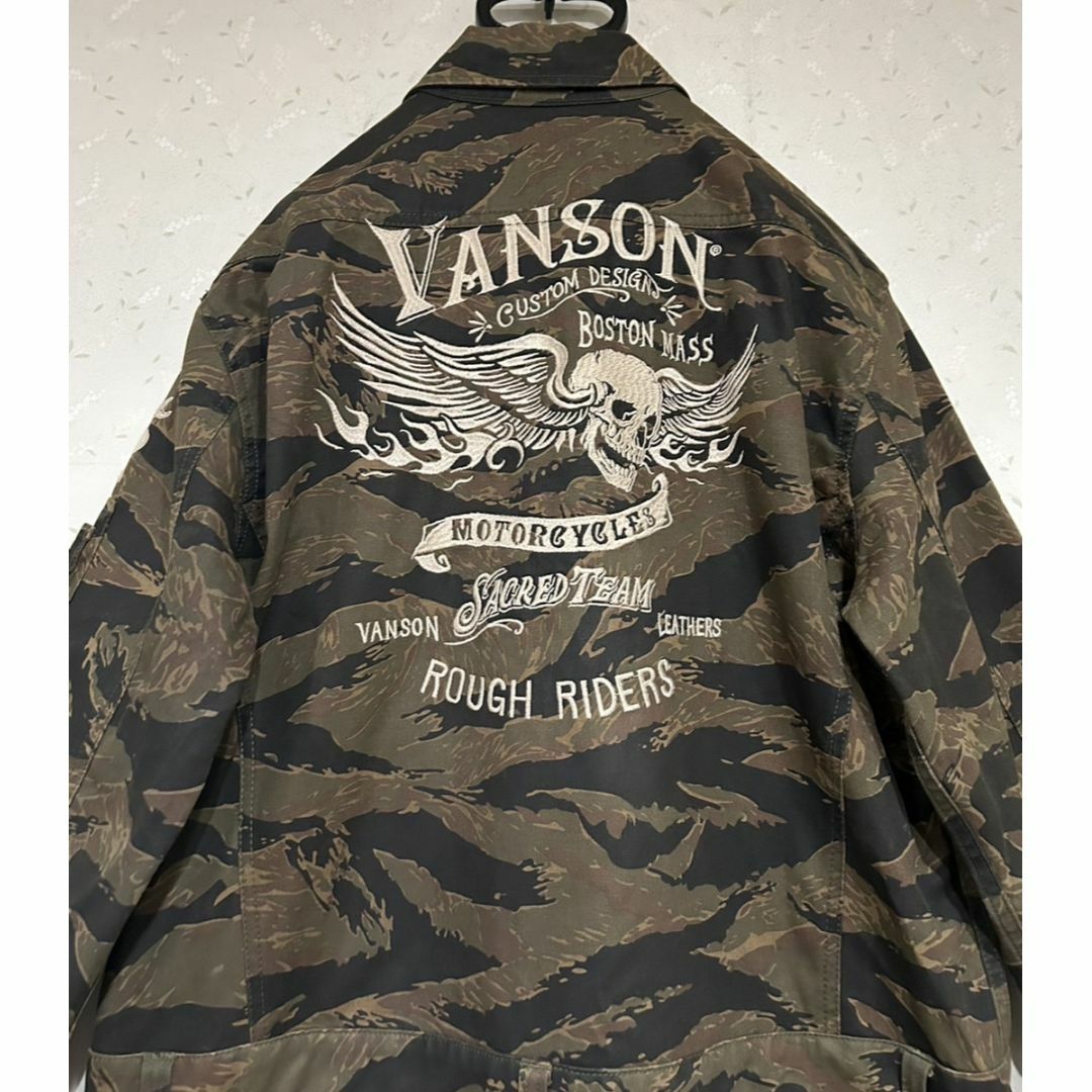 VANSON(バンソン)の＊VANSON ロゴ刺繍 タイガー カモ つなぎ オールインワン XXL メンズのパンツ(サロペット/オーバーオール)の商品写真