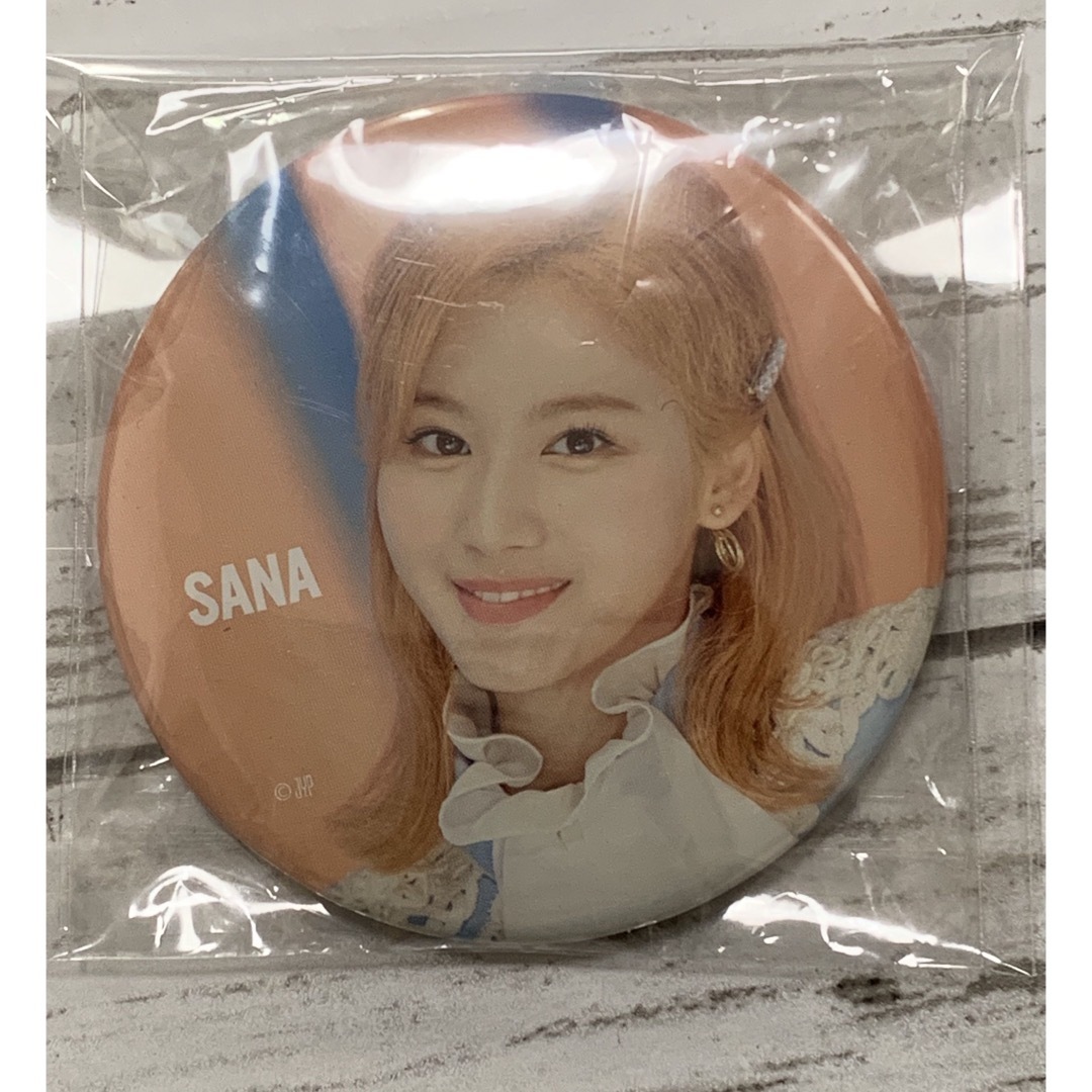 TWICE(トゥワイス)のTWICE サナ　缶バッジ エンタメ/ホビーのタレントグッズ(アイドルグッズ)の商品写真