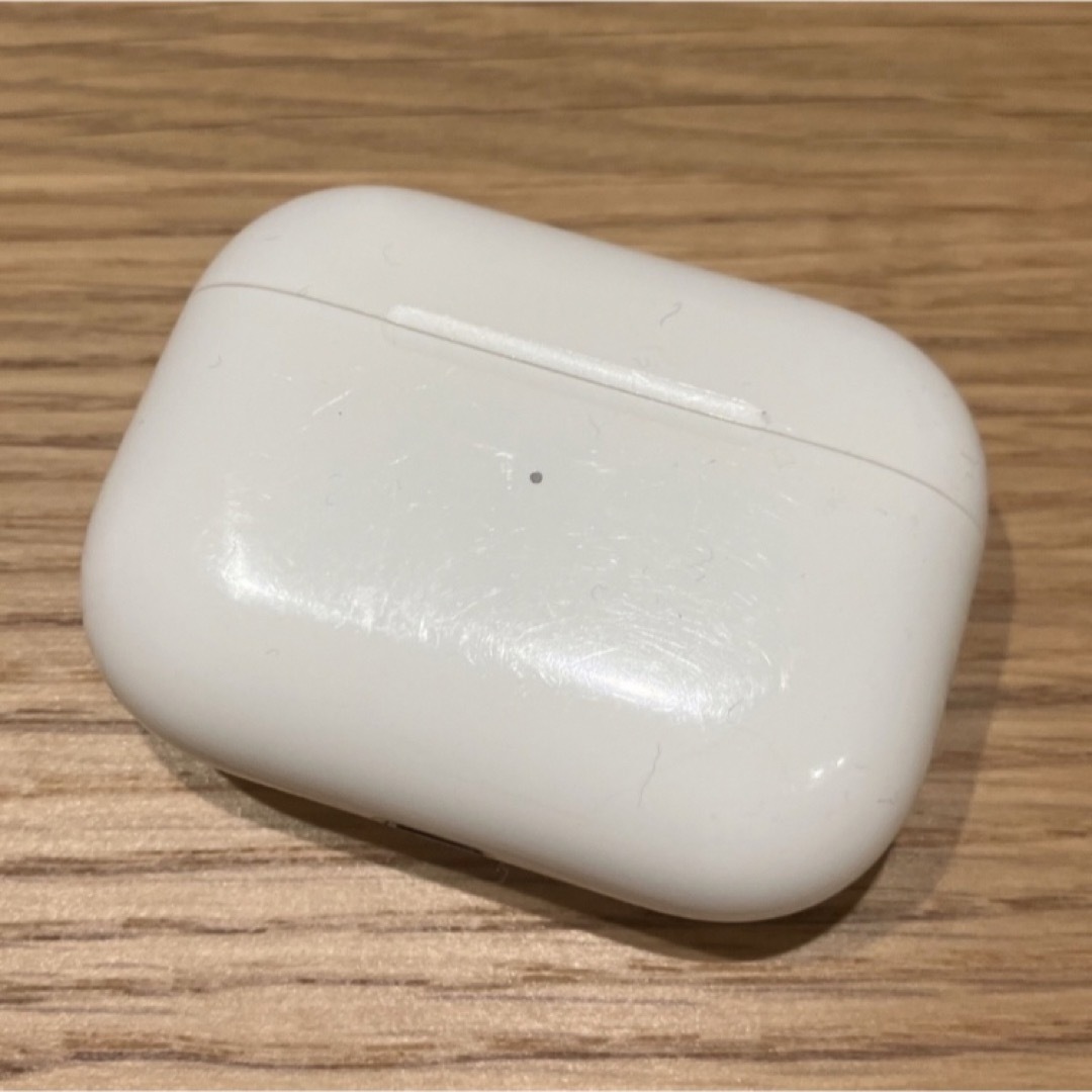 Apple(アップル)のAirPods pro 第一世代　ノイズ有 スマホ/家電/カメラのオーディオ機器(ヘッドフォン/イヤフォン)の商品写真