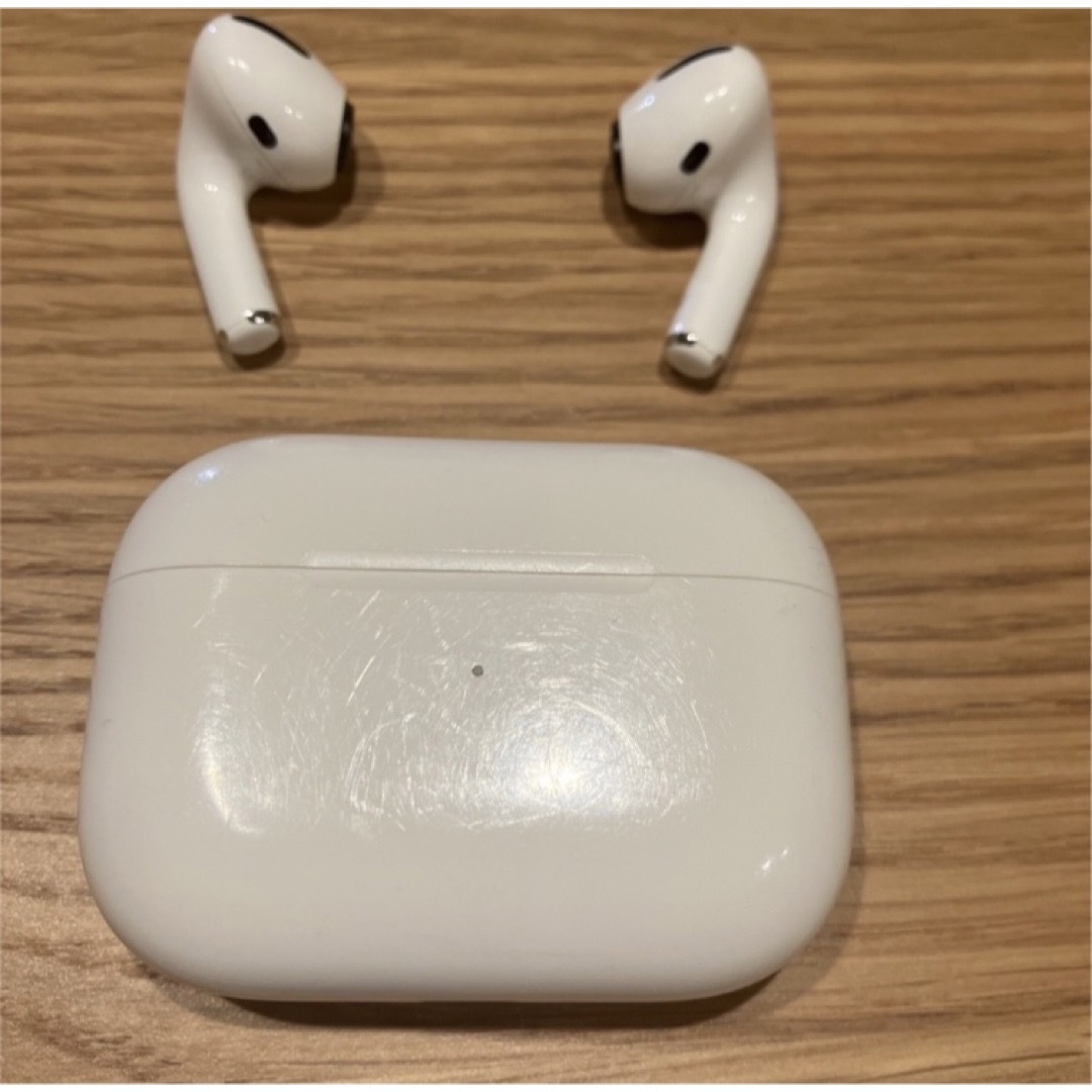 Apple(アップル)のAirPods pro 第一世代　ノイズ有 スマホ/家電/カメラのオーディオ機器(ヘッドフォン/イヤフォン)の商品写真