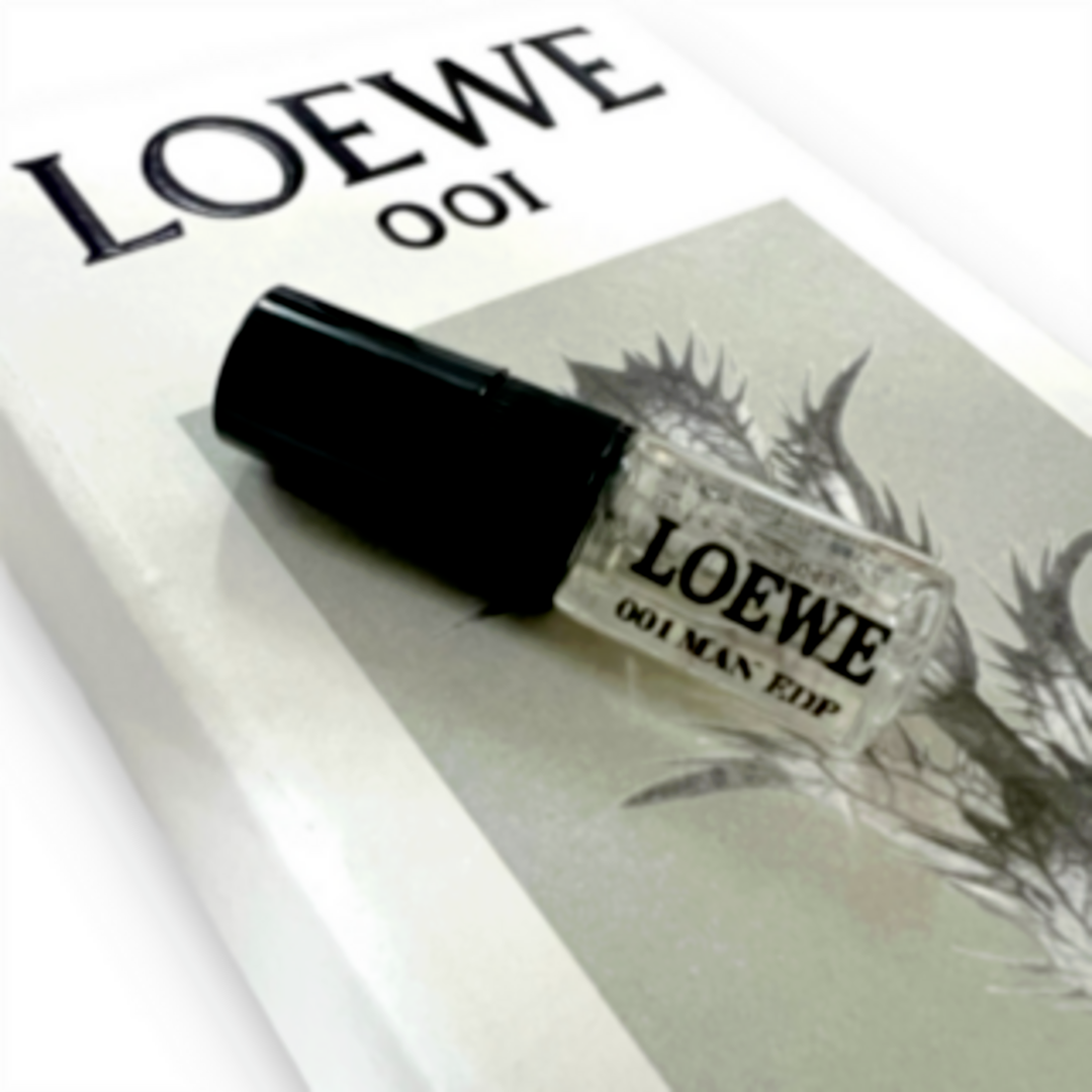 LOEWE(ロエベ)の即購入OK　ロエベ　001　MAN　1.5ml　香水 コスメ/美容の香水(ユニセックス)の商品写真