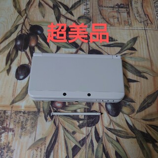 ニンテンドー3DS(ニンテンドー3DS)のNewニンテンドー3DS ホワイト超美品(携帯用ゲーム機本体)