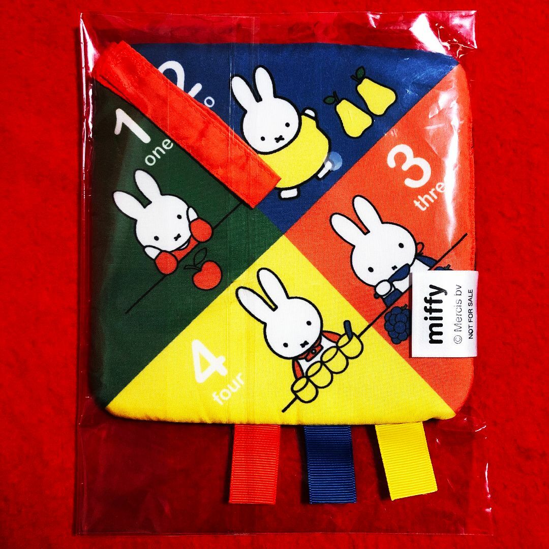 miffy(ミッフィー)のめくれるミッフィーのカシャカシャ布おもちゃ：縦15㎝×横15㎝×厚み5mm程 エンタメ/ホビーのアニメグッズ(その他)の商品写真