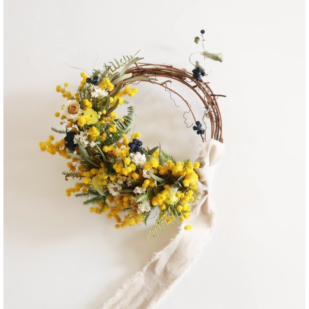 春花❁小花とパールアカシアのハーフリース　ミモザリース　春リース　春のインテリア ハンドメイドのフラワー/ガーデン(リース)の商品写真
