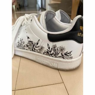 スタンスミス(STANSMITH（adidas）)のadidasアディダスSTANSMITHスタンスミス白黒ホワイトブラック花柄刺繍(スニーカー)