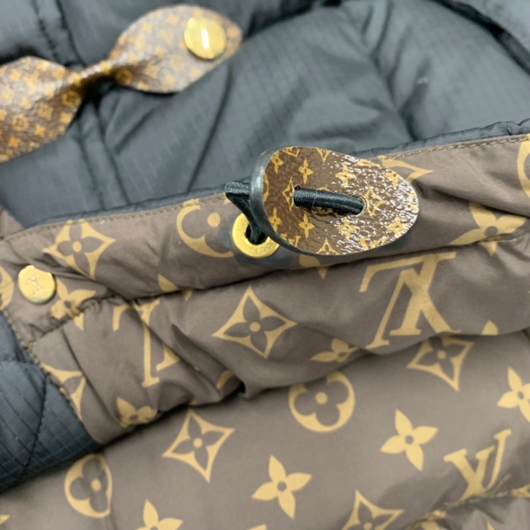 LOUIS VUITTON(ルイヴィトン)のルイヴィトン LOUIS VUITTON モノグラムアクセントピロウパファジャケット アウター ナイロン ブラック ブラウン ゴールド ダウンジャケット レディースのジャケット/アウター(ダウンジャケット)の商品写真