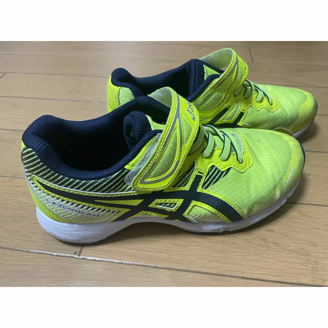 asics(アシックス)のアシックス　運動靴 LAZERBEAM 22センチ(中古) キッズ/ベビー/マタニティのキッズ靴/シューズ(15cm~)(スニーカー)の商品写真