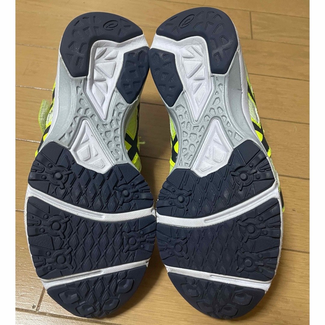 asics(アシックス)のアシックス　運動靴 LAZERBEAM 22センチ(中古) キッズ/ベビー/マタニティのキッズ靴/シューズ(15cm~)(スニーカー)の商品写真