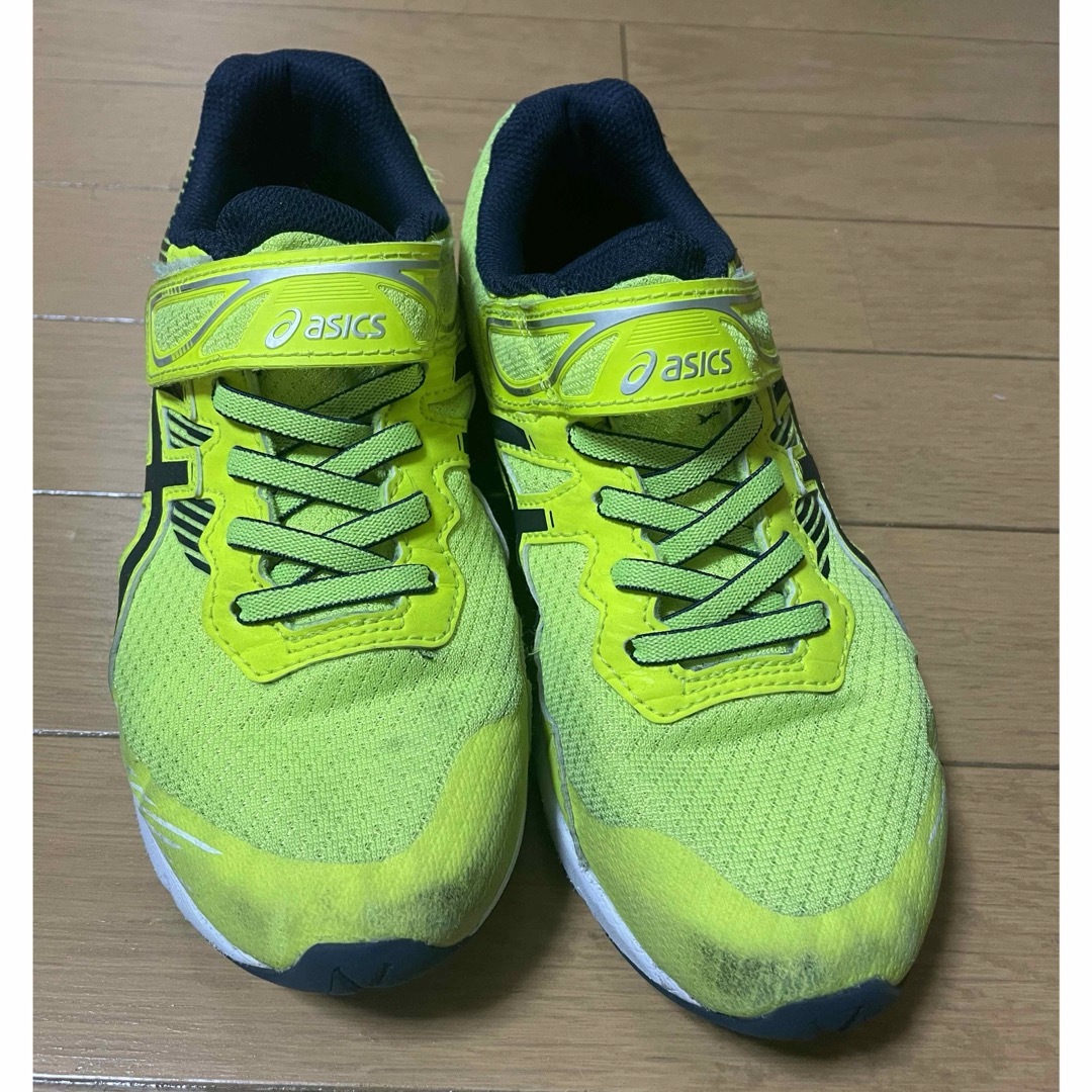 asics(アシックス)のアシックス　運動靴 LAZERBEAM 22センチ(中古) キッズ/ベビー/マタニティのキッズ靴/シューズ(15cm~)(スニーカー)の商品写真