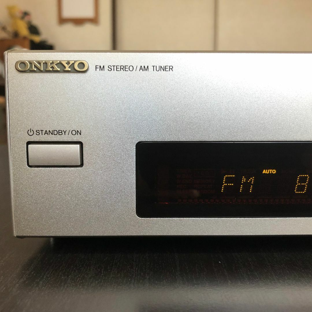 ONKYO(オンキヨー)のFL表示良好！FMワイド放送対応！ONKYOチューナー【T-405X】 スマホ/家電/カメラのオーディオ機器(その他)の商品写真