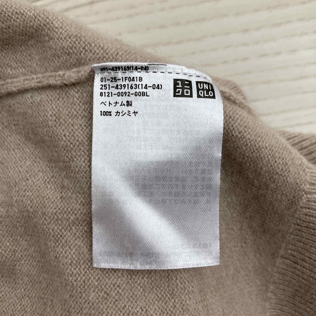 UNIQLO(ユニクロ)のユニクロ　カシミヤセーター　Vネック　XL ベージュ レディースのトップス(ニット/セーター)の商品写真