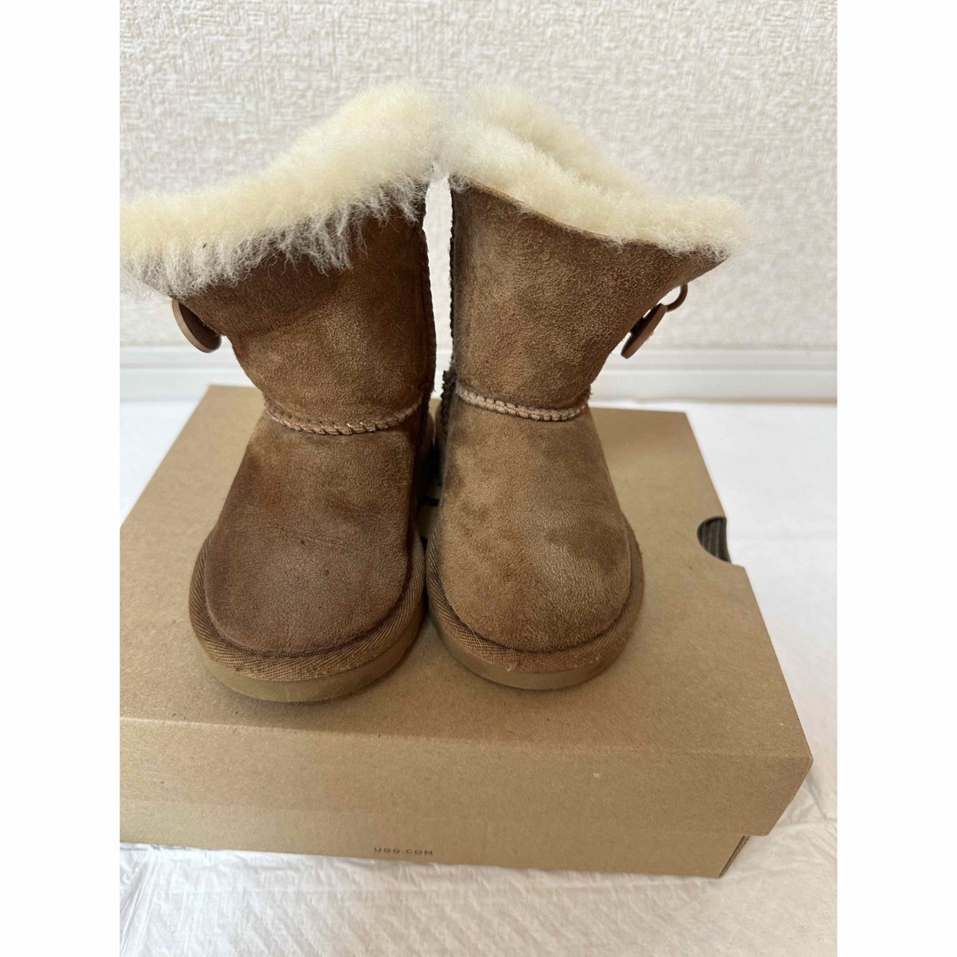 UGG(アグ)のUUGムートンブーツ　キッズ キッズ/ベビー/マタニティのベビー靴/シューズ(~14cm)(ブーツ)の商品写真