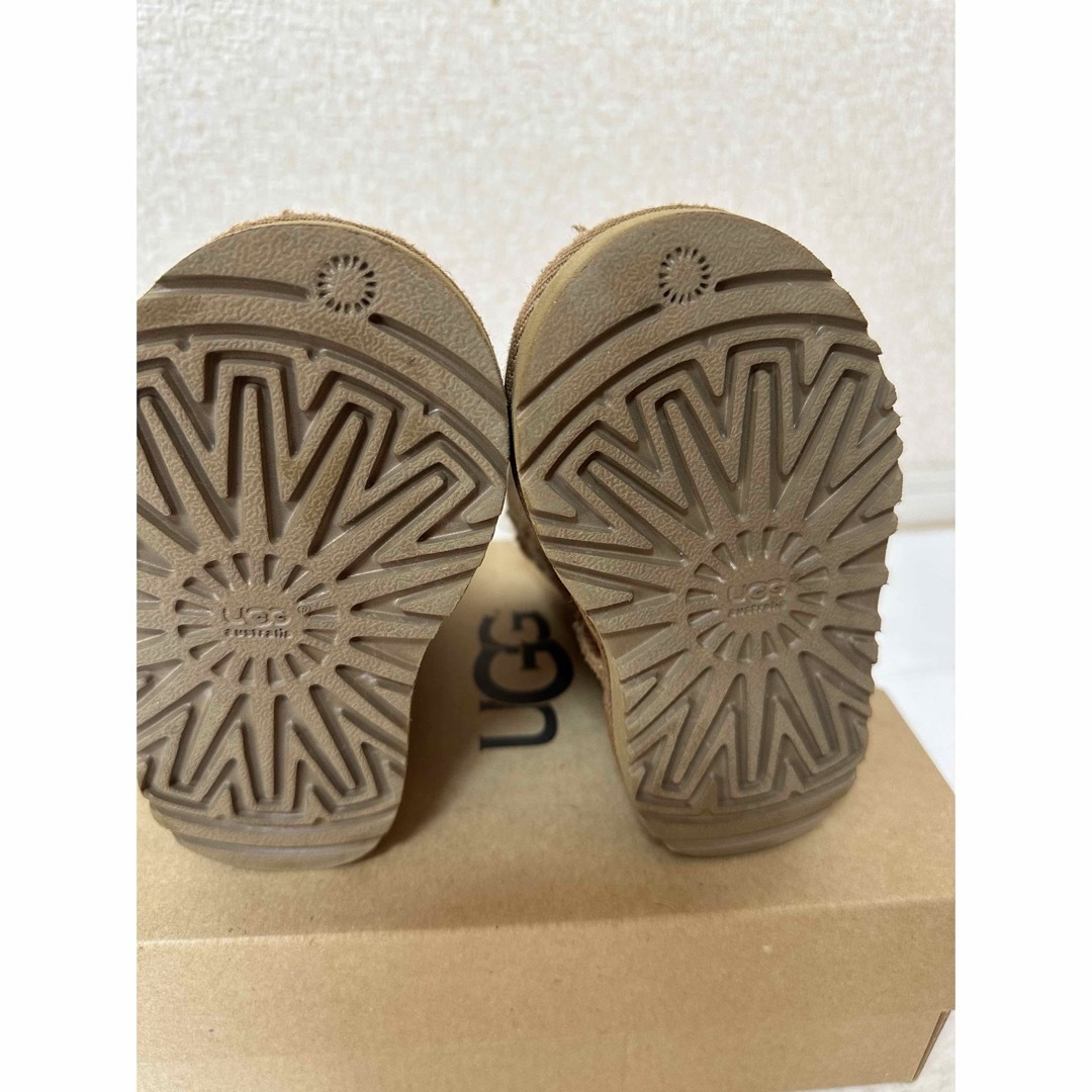 UGG(アグ)のUUGムートンブーツ　キッズ キッズ/ベビー/マタニティのベビー靴/シューズ(~14cm)(ブーツ)の商品写真