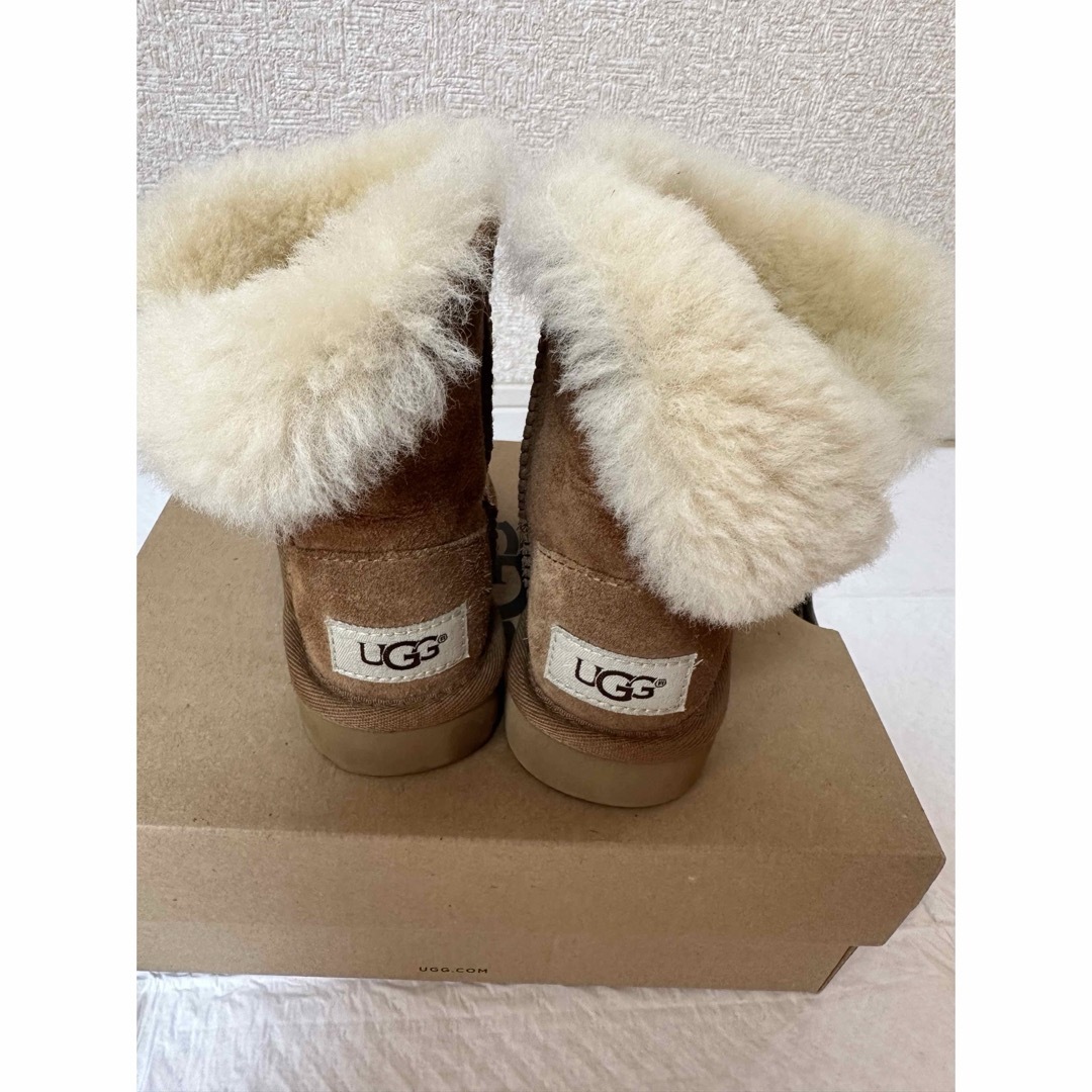 UGG(アグ)のUUGムートンブーツ　キッズ キッズ/ベビー/マタニティのベビー靴/シューズ(~14cm)(ブーツ)の商品写真