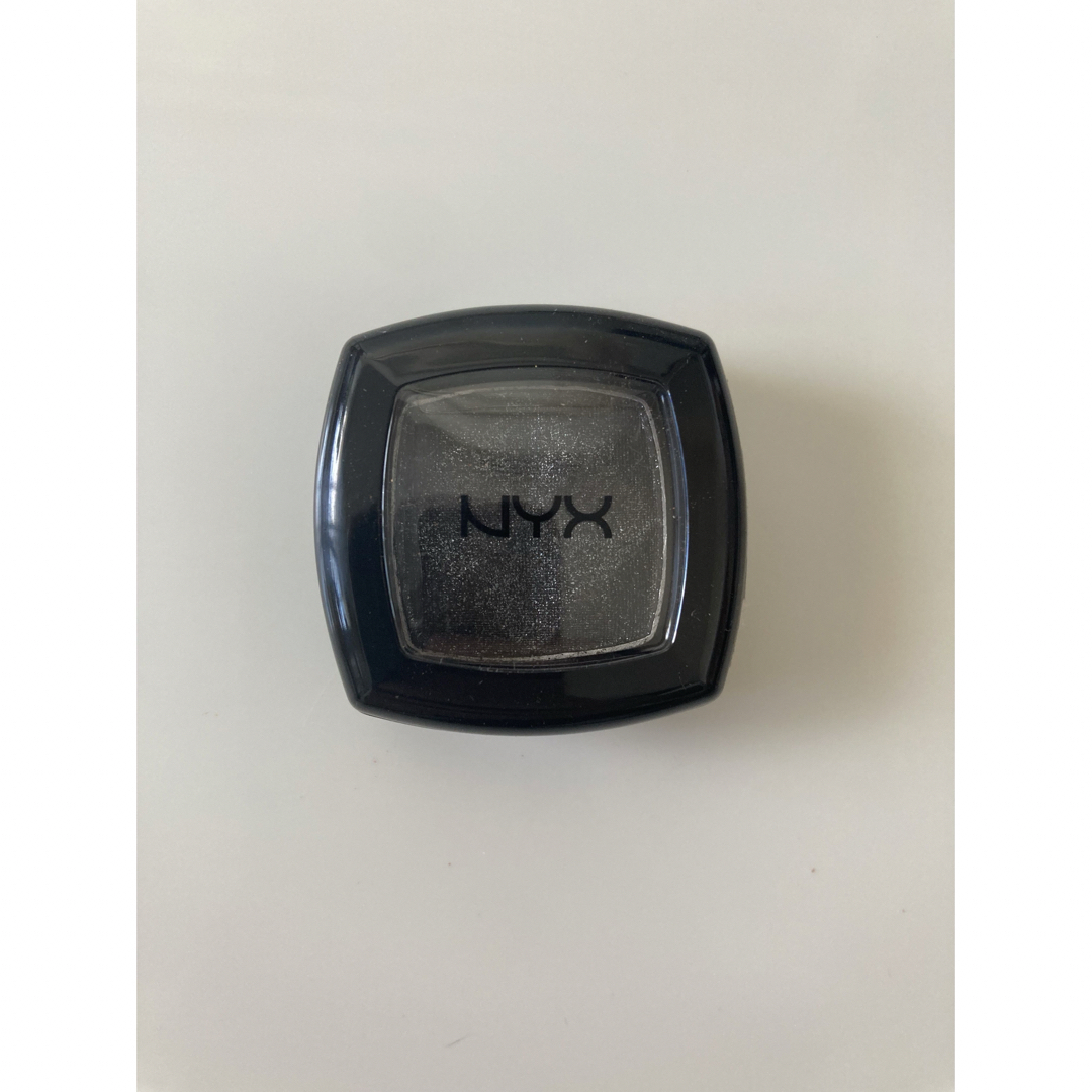 NYX(エヌワイエックス)の新品未使用❗️NYX グレー系アイシャドウ コスメ/美容のベースメイク/化粧品(アイシャドウ)の商品写真