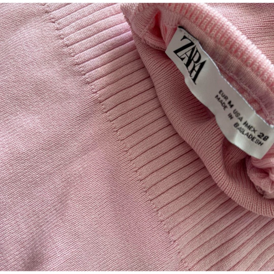 ZARA(ザラ)のさくらピンク色　ハイネックセーター レディースのトップス(ニット/セーター)の商品写真
