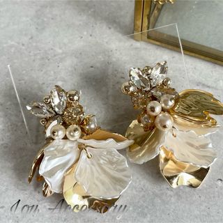 ⿻New⿸小さなXmasパーツinくま×サンタ帽 ハーバリウムピアス