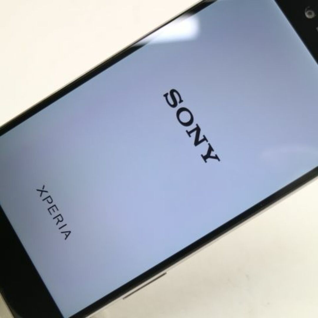 SONY(ソニー)の超美品 SO-03H Xperia Z5 Premium クローム  M555 スマホ/家電/カメラのスマートフォン/携帯電話(スマートフォン本体)の商品写真