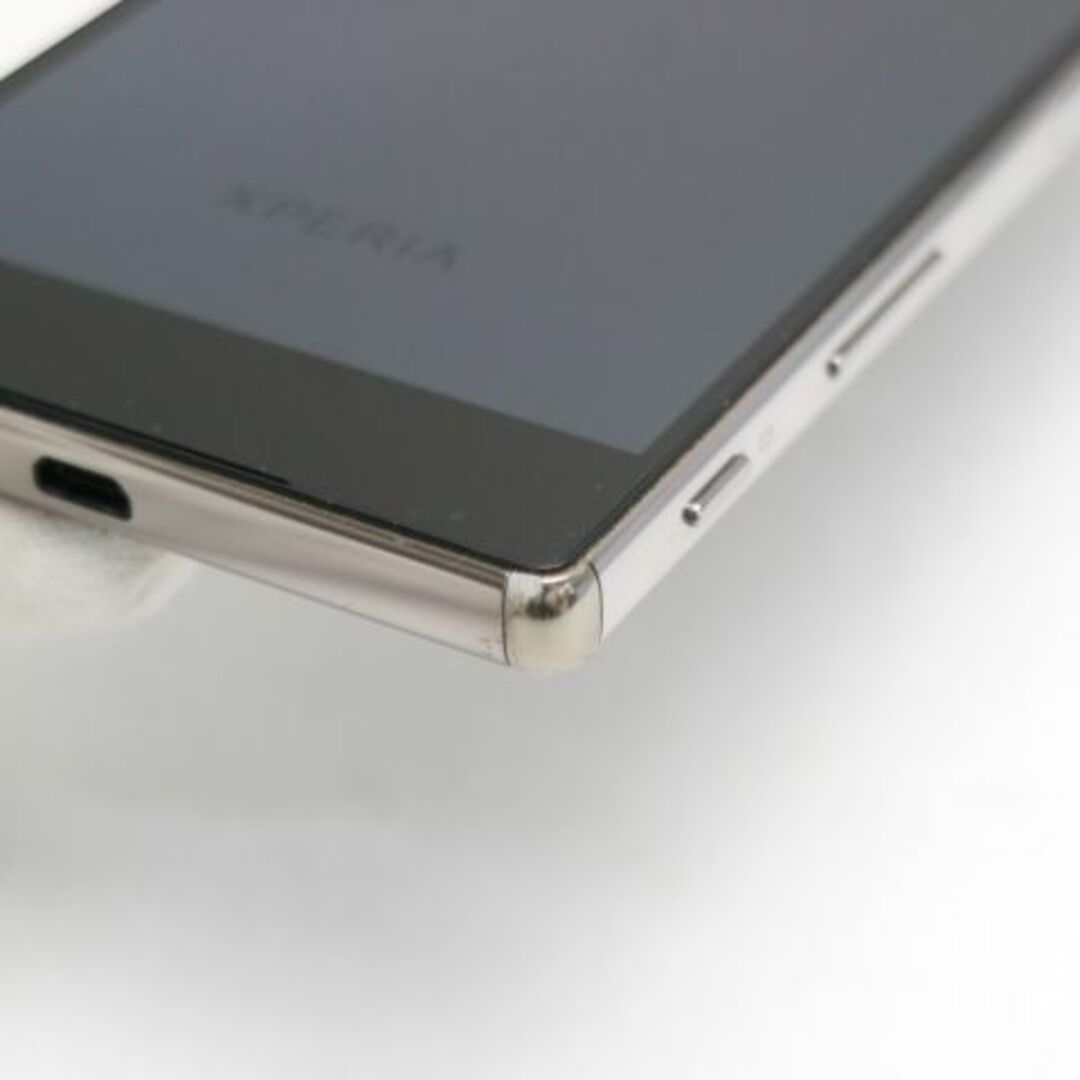 SONY(ソニー)の超美品 SO-03H Xperia Z5 Premium クローム  M555 スマホ/家電/カメラのスマートフォン/携帯電話(スマートフォン本体)の商品写真