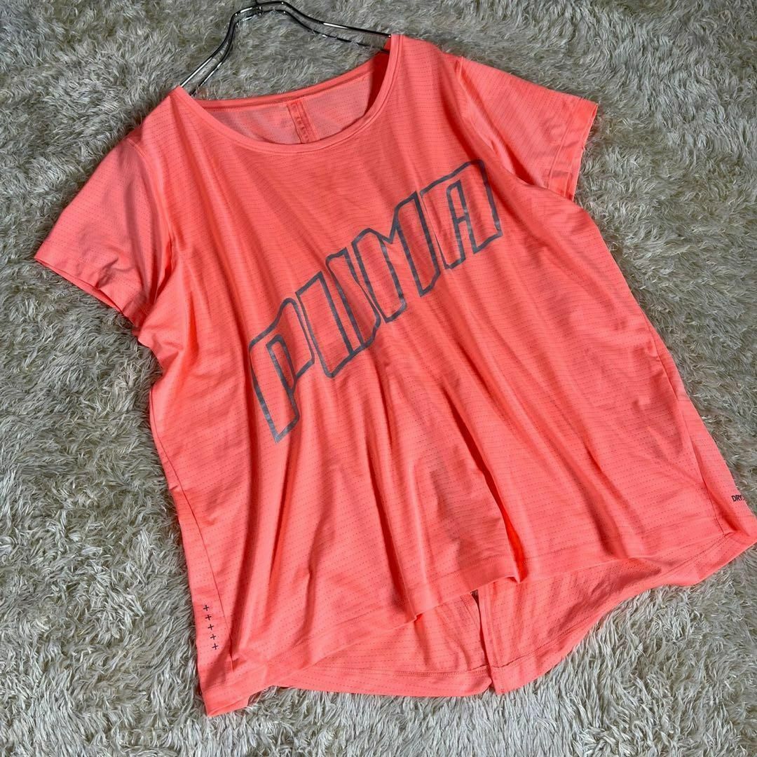 PUMA(プーマ)のPUMA プーマ (F) オープンバック プリント Tシャツ ロゴ入り レディースのトップス(Tシャツ(半袖/袖なし))の商品写真