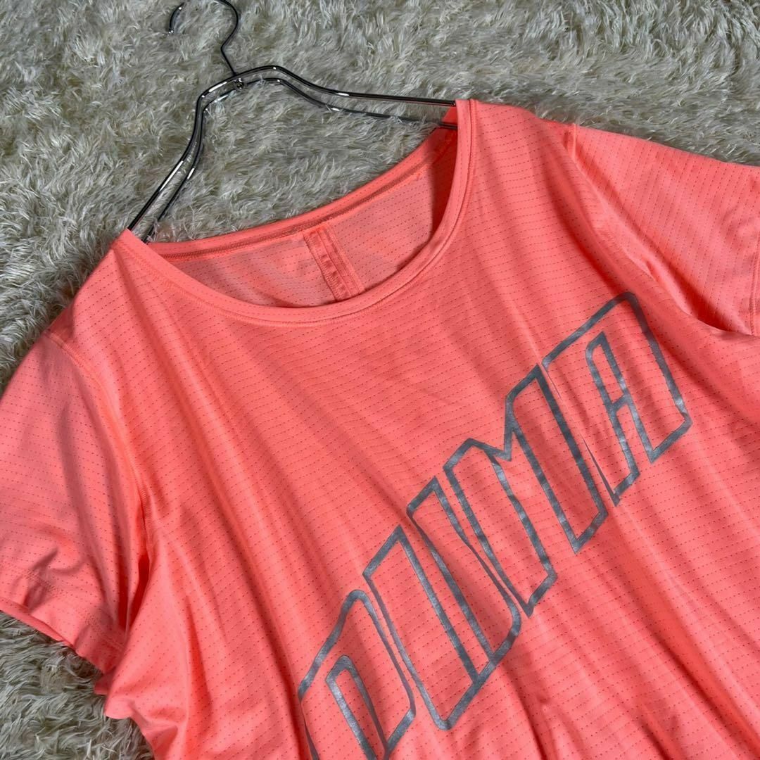PUMA(プーマ)のPUMA プーマ (F) オープンバック プリント Tシャツ ロゴ入り レディースのトップス(Tシャツ(半袖/袖なし))の商品写真
