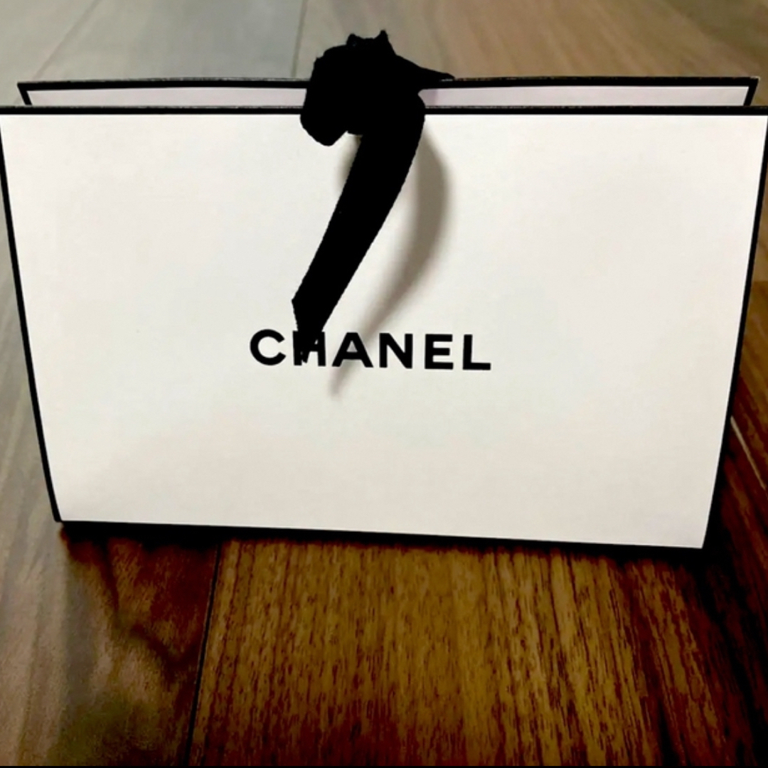 CHANEL ギフトボックス(中サイズ)×60枚とブルードゥシャネル22 CHANEL ギフトボックス(中サイズ)×60枚とブルードゥシャネル22