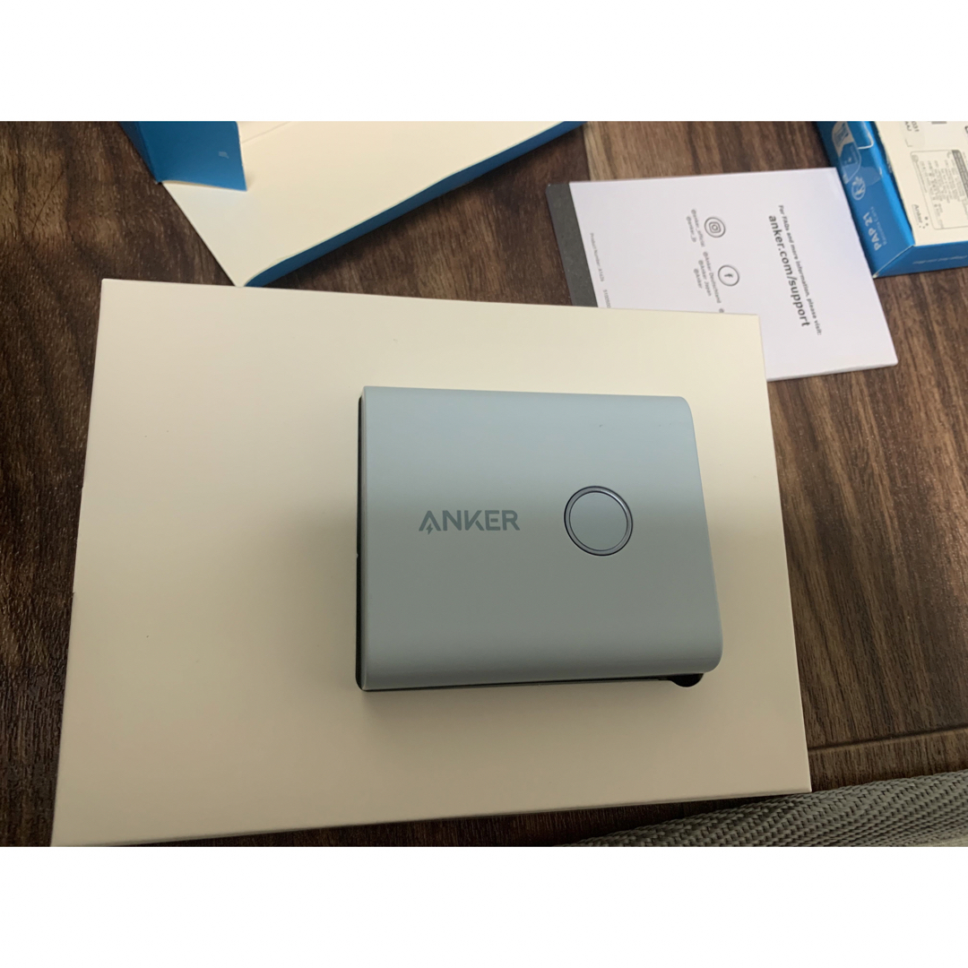 Anker(アンカー)のモバイルバッテリー、コード付き新品同様(^^) スマホ/家電/カメラのスマートフォン/携帯電話(バッテリー/充電器)の商品写真