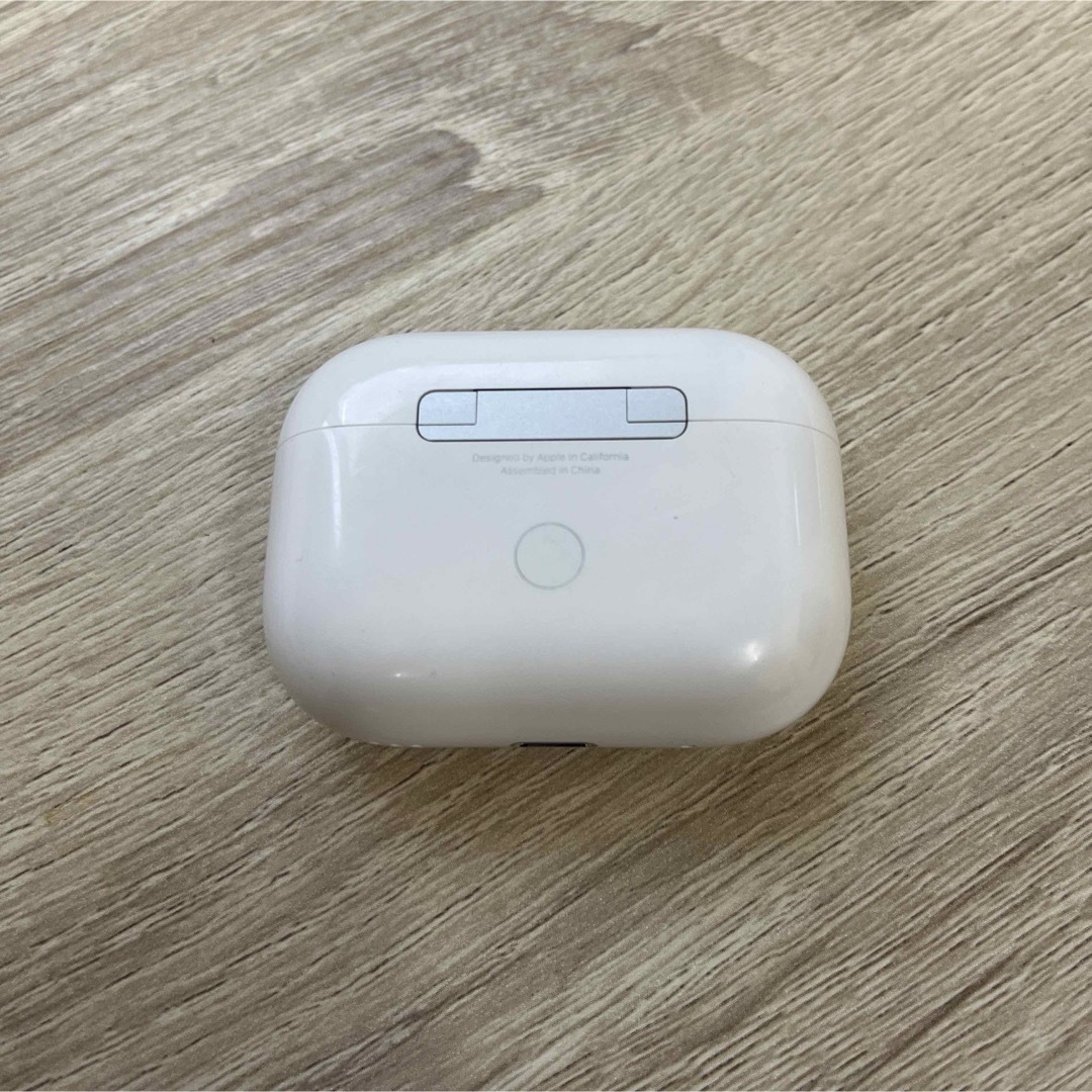 Apple(アップル)のAir pods pro 2 (第二世代) ケースのみ スマホ/家電/カメラのオーディオ機器(ヘッドフォン/イヤフォン)の商品写真