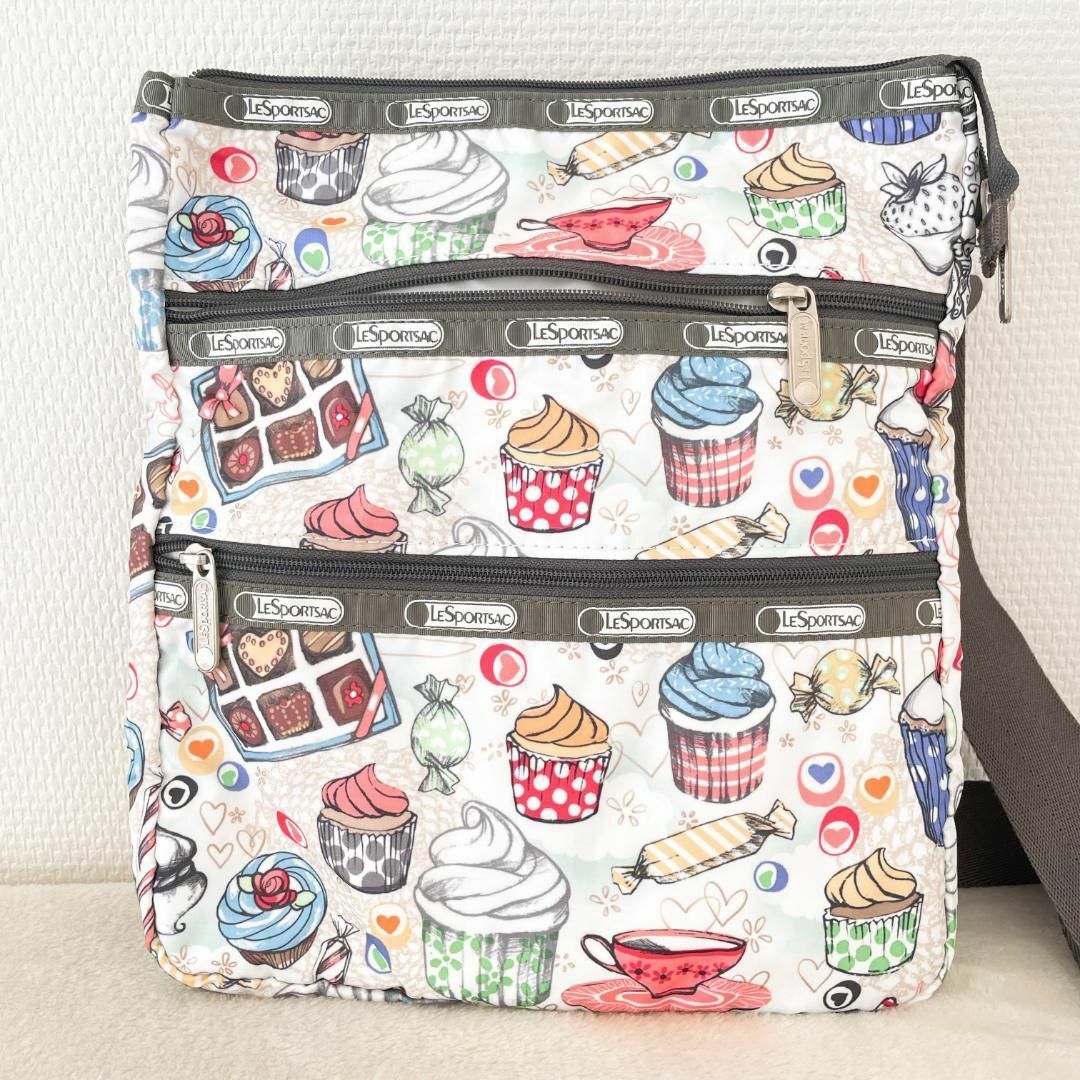 LeSportsac(レスポートサック)の美品✨LeSportsacレスポートサックショルダーバッグハンドバッグホワイト白 レディースのバッグ(ショルダーバッグ)の商品写真