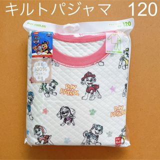 ユニクロ(UNIQLO)の【新品】ユニクロ　キルトパジャマ パウパトロール（長袖）　オフホワイト　120(パジャマ)