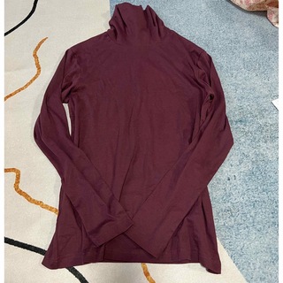 ジーユー(GU)の新品　GU タートルTシャツ　あずき色(Tシャツ/カットソー(七分/長袖))
