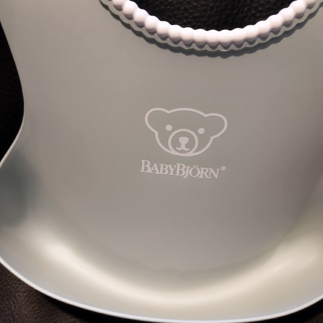 BABYBJORN(ベビービョルン)の【lala様】ベビービョルン スタイ パウダーグリーン キッズ/ベビー/マタニティの授乳/お食事用品(お食事エプロン)の商品写真