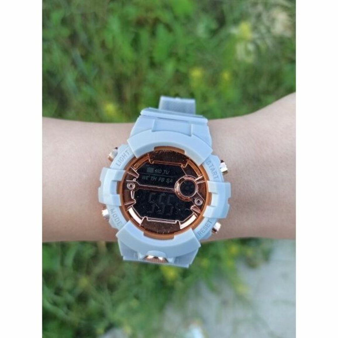 ホワイト★ビックフェイス スポーツウォッチ●ファッション シリコン腕時計 ピンク レディースのファッション小物(腕時計)の商品写真